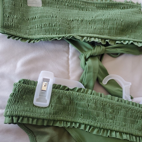 Green Bathing suit🩱 🛁 - Picture 5 of 7